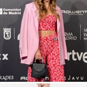 ISO of matching pants and top in size M/L .